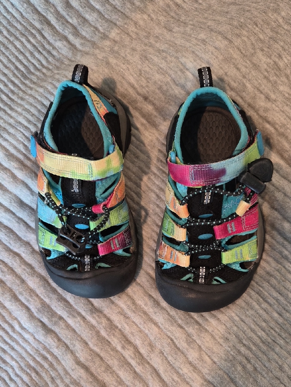 Keen Kids Rainbow Sandals in Black, Blue, Green, Pink, Yellow Size 9